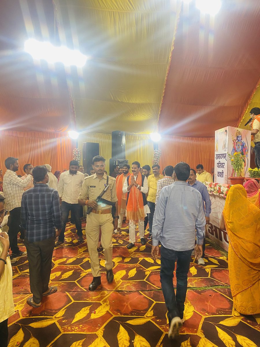 akashsingh87651's tweet photo. वाराणसी, विन्धवासनी कालोनी में आशुतोष प्रताप सिंह जी द्वारा आयोजित श्री रामकथा में पहुंच कर परम् श्रद्धेय अनंत श्री विभूषित आचार्य शान्तनु जी महाराज के मुखारविंद से श्री राम कथा श्रवण किया एवं महाराज जी का आशीर्वाद प्राप्त
#aacharyashantanujimaharaj
#Akashsinghsunny https://t.co/JP8sumJyNT