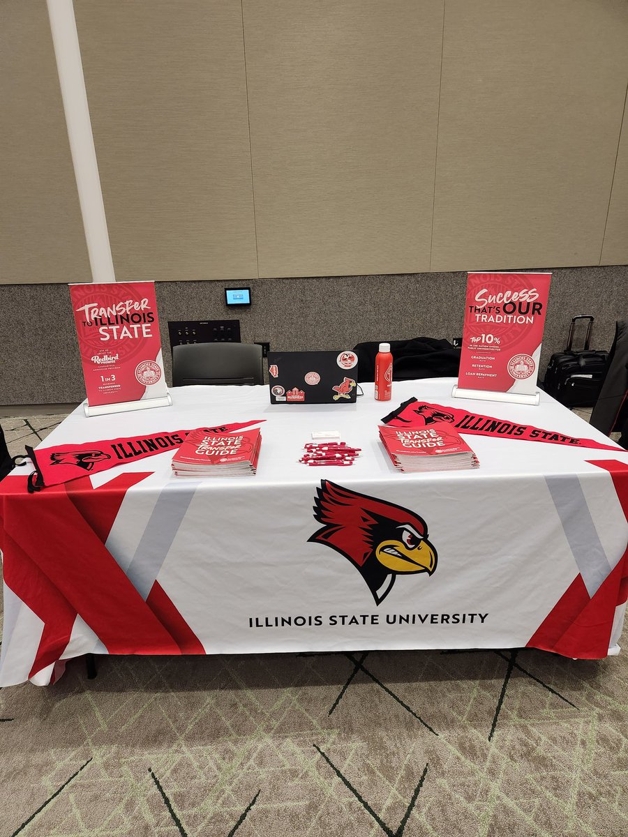 KristinJ_ISU's tweet photo. All set up and excited to talk to students at @CollegeDuPage for the Transfer Fair! :) Come talk to me in SRC 2000 from 11am-2pm! #TransferRedbird https://t.co/MngKUczvv8