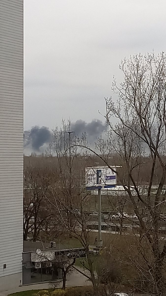 PrzemyslawMzyk's tweet photo. Pożar na Pradze Południe. Na dachu budowanego bloku przy ul. Żupniczej zapaliły się materiały budowlane. Na miejscu pracuje kilkudziesięciu strażaków. Nie ma informacji o osobach poszkodowanych. #Warszawa @RMF24pl https://t.co/tsEnyfCIKB