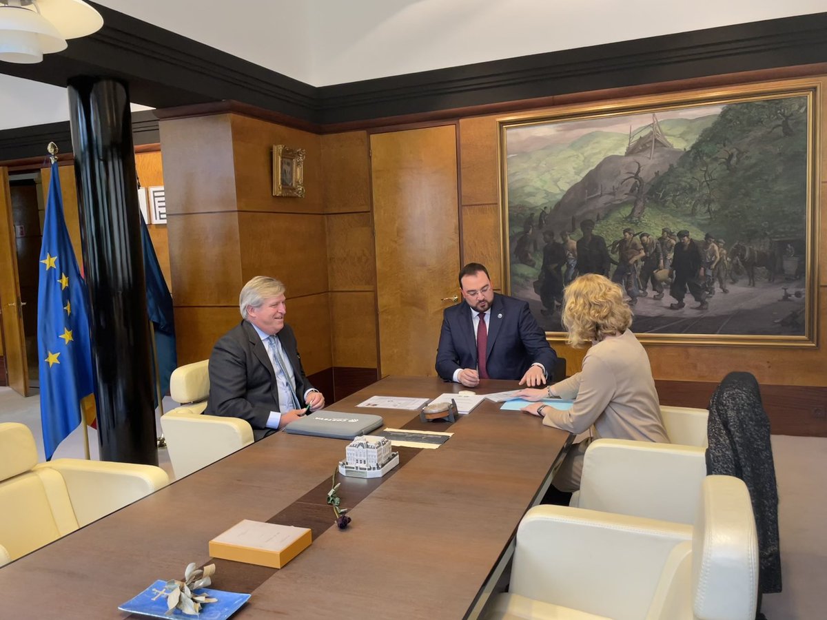 Hoy nos reunimos con el Presidente del <a href="/GobAsturias/">Principado de Asturias</a> para hablar sobre la importante apuesta de Corteva a nivel global por📍#Asturias, donde empleamos a de + de 400 personas

📸 Manuel Melgarejo, Presidente en Iberia y Susana Rebaque, Responsable en Asturias junto a <a href="/AdrianBarbon/">🌹 Adrián Barbón 💙💛</a>