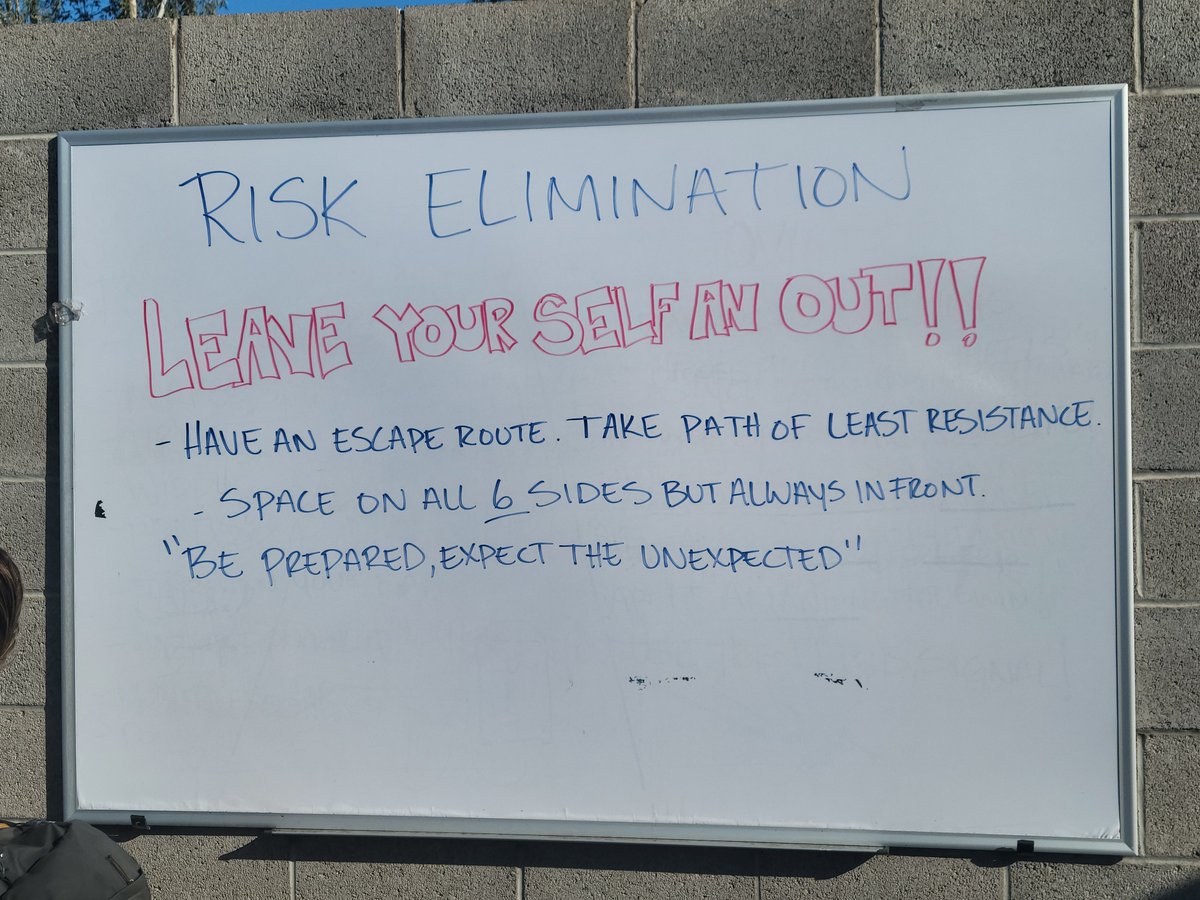CamelbackCHSP's tweet image. GAURD GATE DEMO- Leave Yourself an Out! Have space on all 6 sides of the vehicle and have an escape route!
@Tempe_safeTman @marc_peeler @beckyb_ups @UPSphoenix @division_east @UpsSafeTguys @NaplesSafety @UPSers @DINAUPS1 @JaradZimmerman