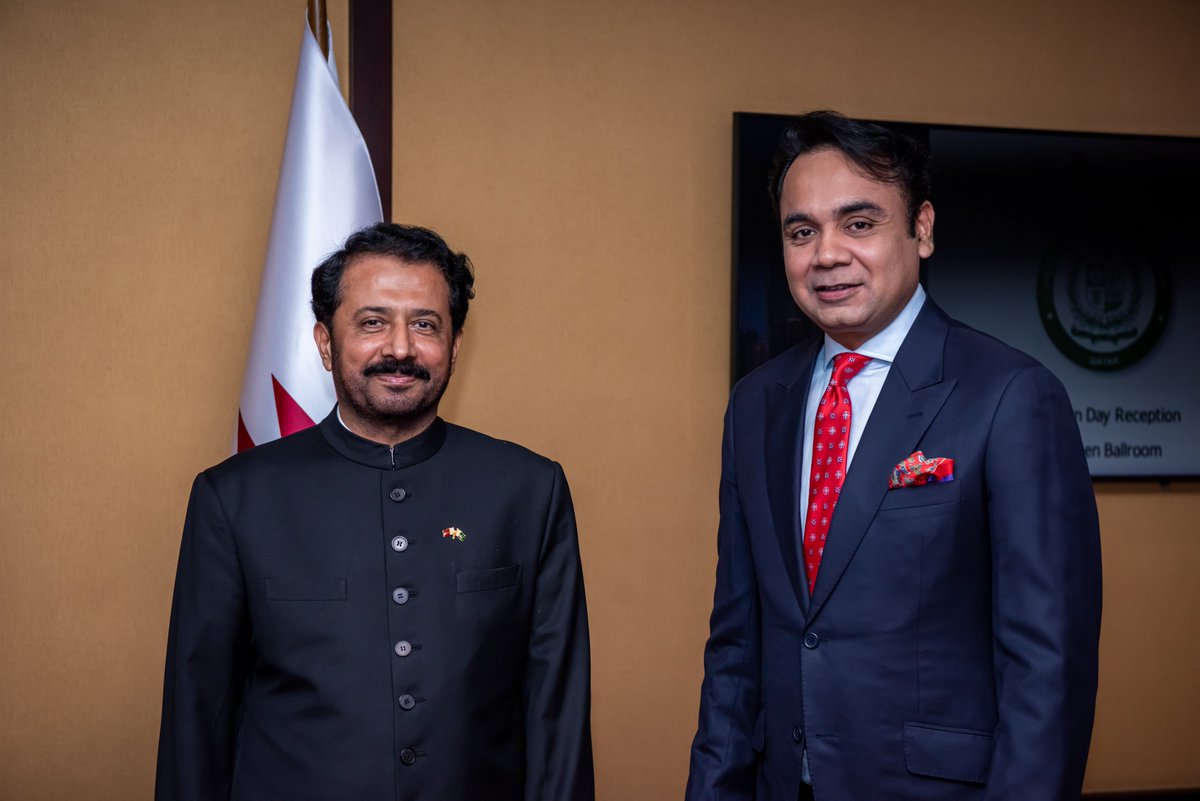PakinQatar's tweet photo. A diverse cross-section of the Pakistani community living in Qatar also attended the #PakistanDay reception with great fervor, enthusiasm and pride.

@PakPMO @BBhuttoZardari @AejazMuhemmed  @ForeignOfficePk @MoIB_Official @mophrd @FPCCI1 

#ThisIsPakistan
#23March https://t.co/zQIITnEaEi