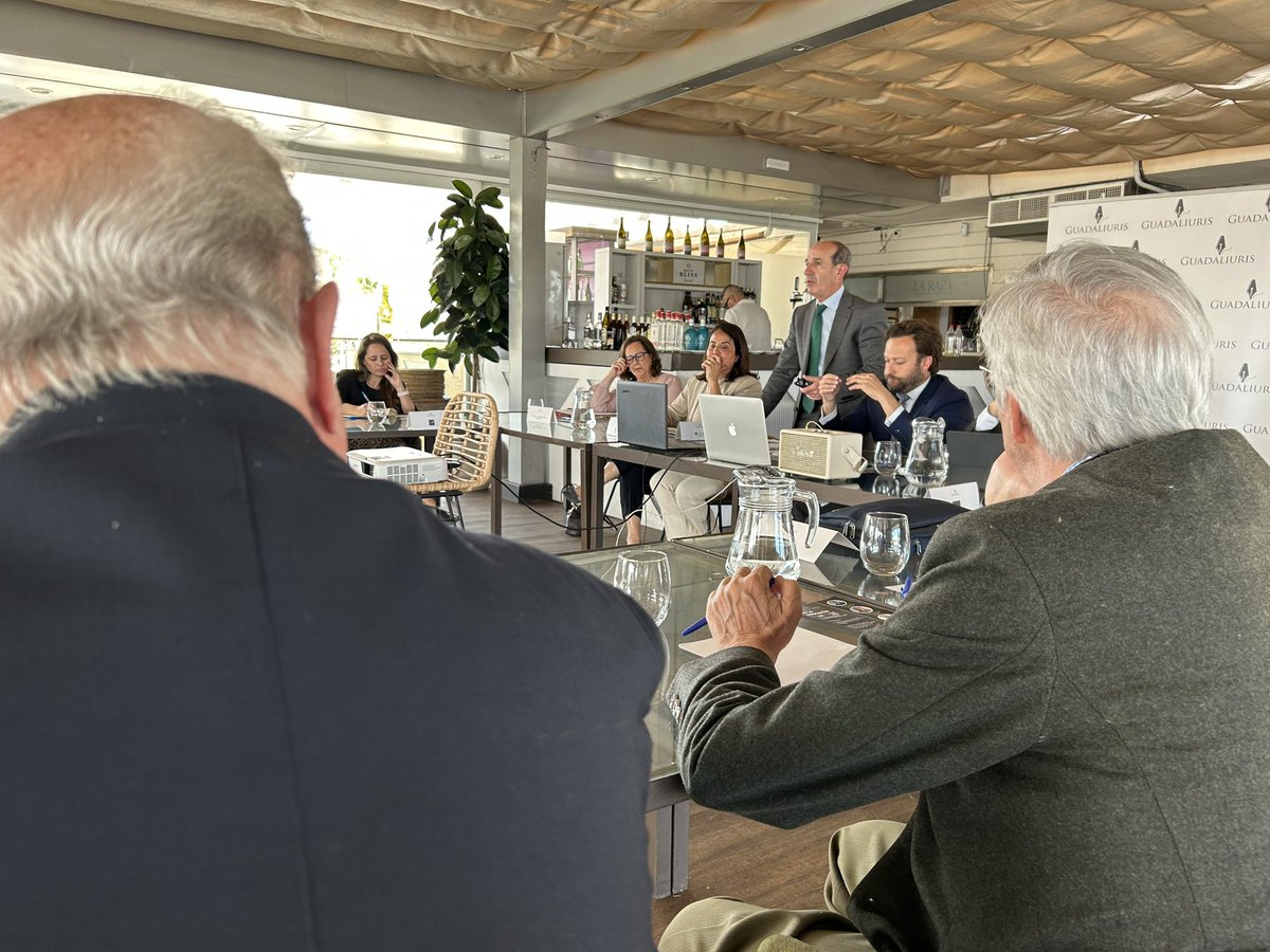 guadaliuris's tweet photo. #ForoGuadaliuris| Ponemos en marcha un nuevo proyecto: el Foro de Gestión y Dirección de Despachos. 

Hoy debatimos y analizamos el marketing jurídico.

➡️Desde los inicios a la actualidad.
➡️Plan de marketing.
➡️Marketing y clientes.

#Guadaliuris #Laexcelenciaprofesional🖋️ https://t.co/8APBOvqs8x