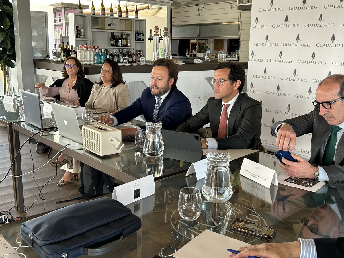 guadaliuris's tweet photo. #ForoGuadaliuris| Ponemos en marcha un nuevo proyecto: el Foro de Gestión y Dirección de Despachos. 

Hoy debatimos y analizamos el marketing jurídico.

➡️Desde los inicios a la actualidad.
➡️Plan de marketing.
➡️Marketing y clientes.

#Guadaliuris #Laexcelenciaprofesional🖋️ https://t.co/8APBOvqs8x