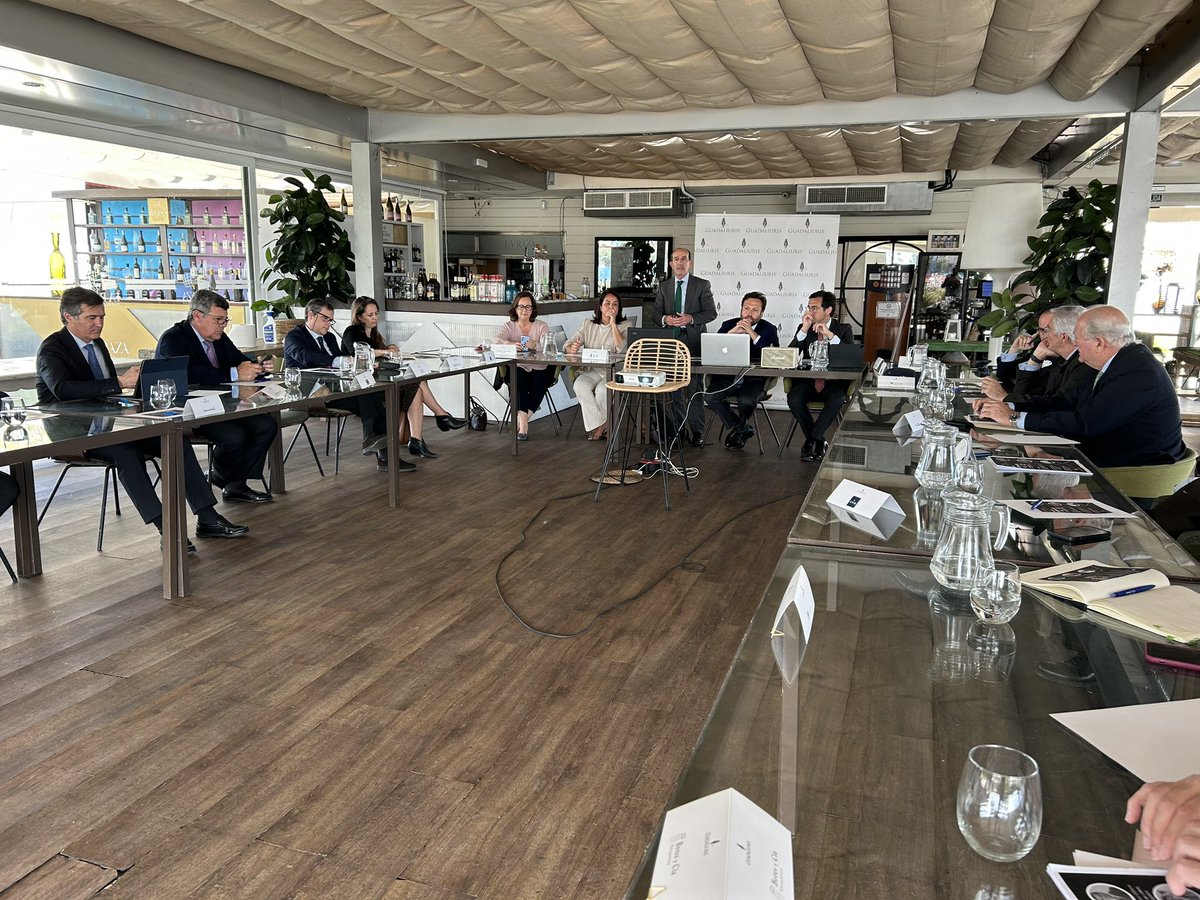 guadaliuris's tweet photo. #ForoGuadaliuris| Ponemos en marcha un nuevo proyecto: el Foro de Gestión y Dirección de Despachos. 

Hoy debatimos y analizamos el marketing jurídico.

➡️Desde los inicios a la actualidad.
➡️Plan de marketing.
➡️Marketing y clientes.

#Guadaliuris #Laexcelenciaprofesional🖋️ https://t.co/8APBOvqs8x