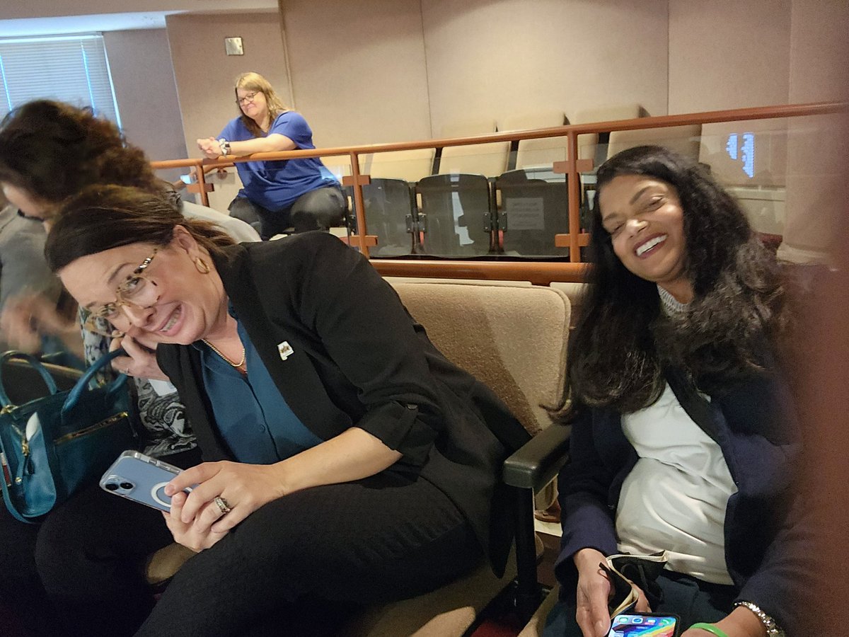 SaritaEdwards's tweet photo. Congress is in session.. and we're in the gallery #ALcongress #HouseofRepresentatives #legislativeadvocacy #alabamarare @EveryoneIsWe @AlabamaRare https://t.co/0lSsJM63JB