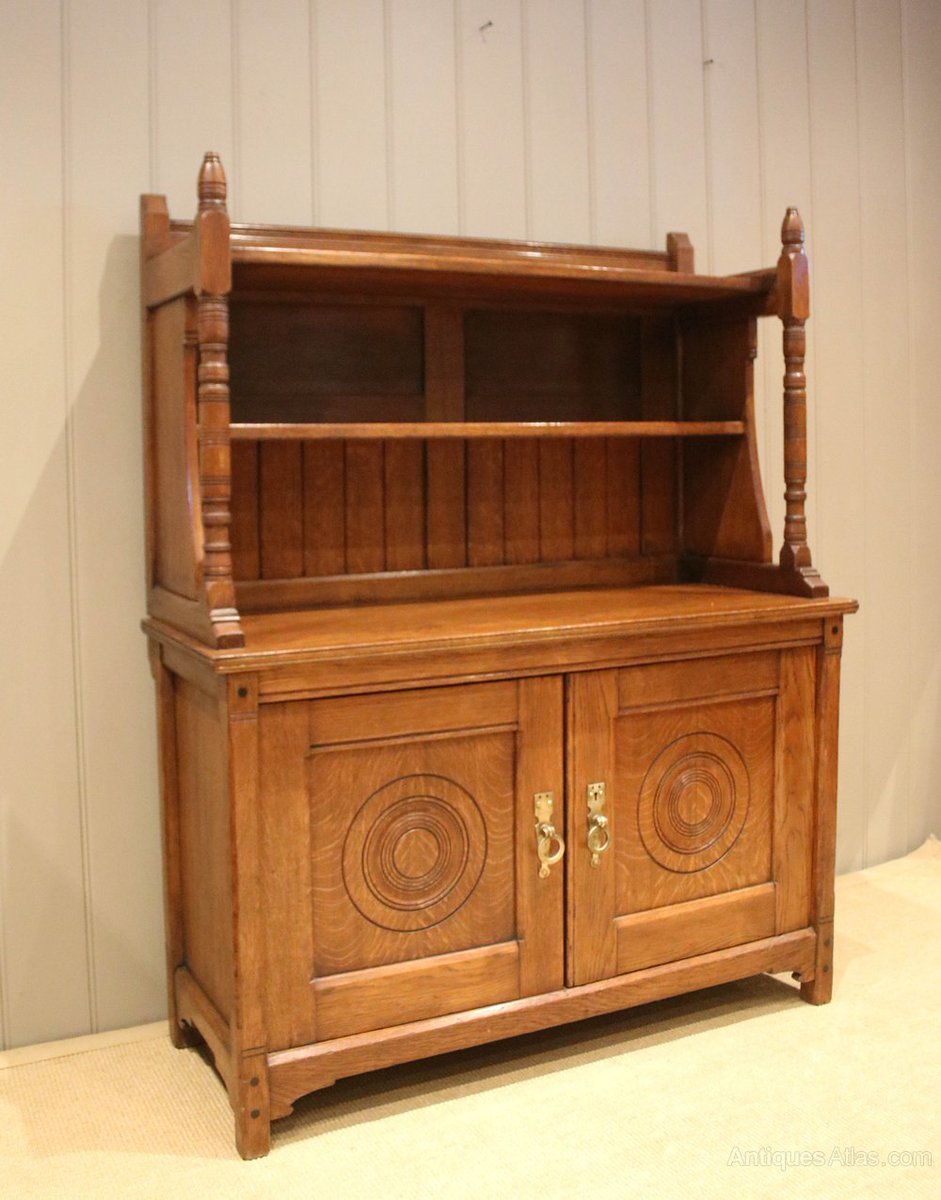 antiques_atlas's tweet photo. Arts & Crafts Oak Side Cabinet https://t.co/Lv1t78kCAA Listed by Worboys Antiques and Clocks of Beaconsfield #antiques #antiquefurniture
#SideCabinet #antiquechiffonier https://t.co/2xMRbxQq6c