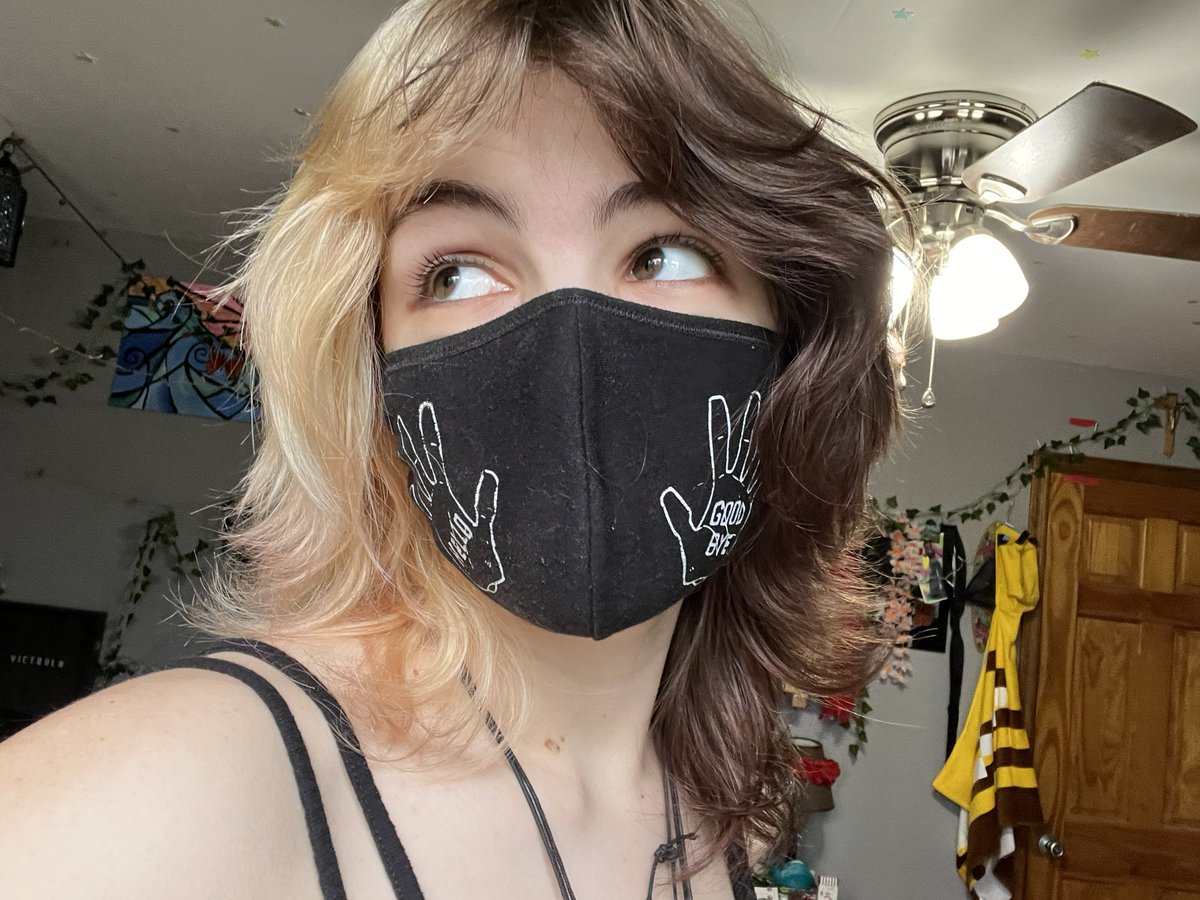 morgwenn_'s tweet photo. junotheconfused w split dyed hair would have gotten so many bitches (btw this is what I look like now okay bye deleting the app again) https://t.co/Ep6o2kjnmQ