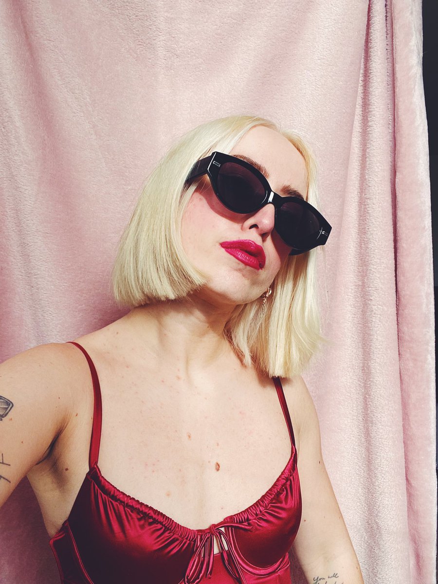 lNCEPTl0N's tweet photo. back on my blonde bish behaviour 🌈 https://t.co/D7NhfWh13d