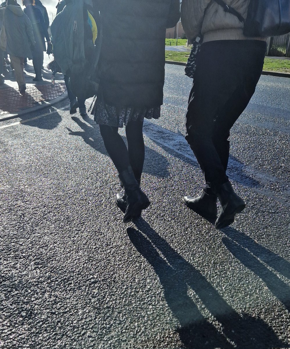 AmyF0ster's tweet photo. It's been a great day for the @livingstreets in Leeds - inspiring speakers, the start of our in-person #CreativeWalking programme with @DeirdreHeddon & lots of talk about #WalkingConnects & #LocalGroups
🧡🩷 https://t.co/FtSfEieUPz