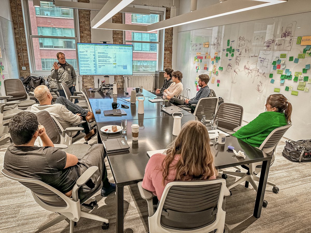 Always a 5 ⭐️ master class on financial modeling from <a href="/TroyHenikoff/">Troy Henikoff</a> <a href="/MATH_V_P/">MATH Venture Partners</a> 🙌 
#startups