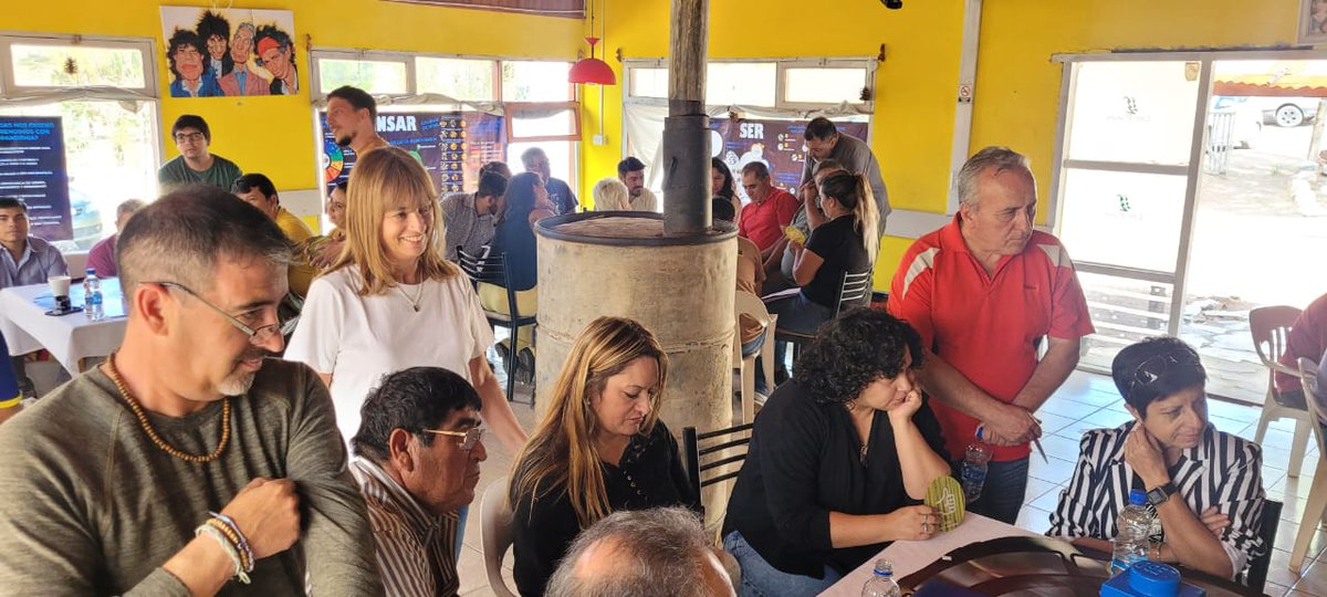 CCeneu's tweet photo. #Ahora #Gracias #Loncopue por recibirnos con tanto entusiasmo! Intercambiar saberes, expectativas, poder escucharnos y entre todos y todas sumar ideas 💡 
Seguimos construyendo una plataforma federal 🧑‍💻🗣 https://t.co/uJG5ywV57n