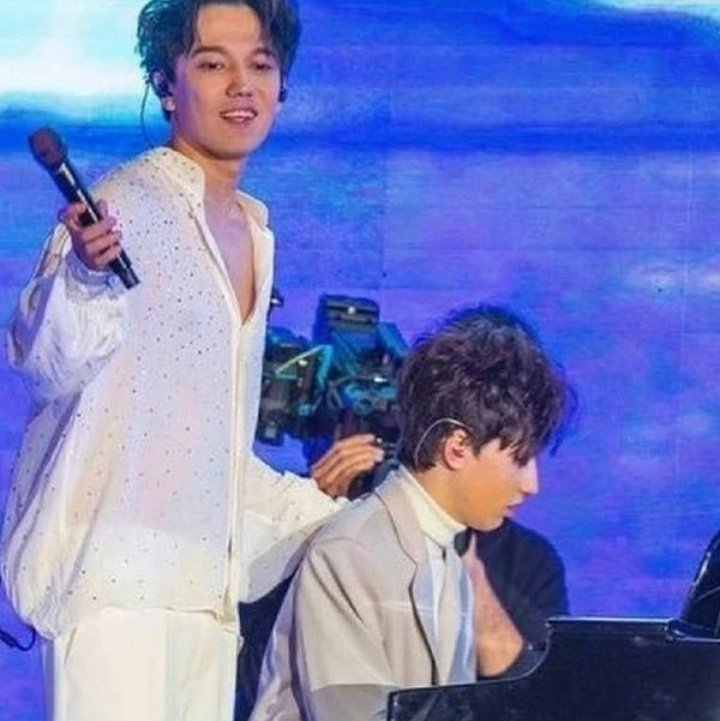 alla_mamaeva's tweet photo. @dimash_official DIMASH NEW RELEASE TOGETHER 
❤

#DimashQudaibergen
#MansurQudaibergen
Дорогой Димаш, конечно, ждем не дождемся концертов. 
Билет в Ереван уже приобретен!
BEST SONG ⭐TOGETHER⭐ https://t.co/DVYOHtodzz