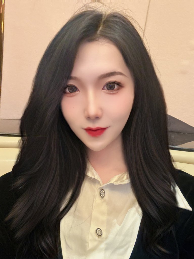 mgjlr's tweet photo. 那就发个自拍🤳 https://t.co/HxPjDtgbho
