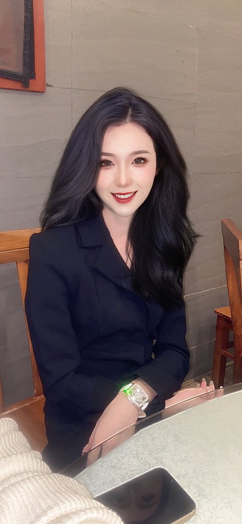 mgjlr's tweet photo. 那就发个自拍🤳 https://t.co/HxPjDtgbho