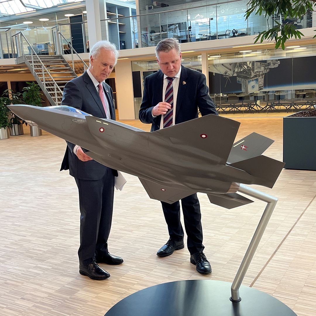 kasperhyllested's tweet photo. Great pleasure to welcome US Ambassador, @USAmbDenmark til @Terma_Global in Søborg for et meeting with the Danish Defense Industry Association. Good talks and insights from the ambassador #dkforsvar #dkpol #dkusa https://t.co/FmKGyxySIX