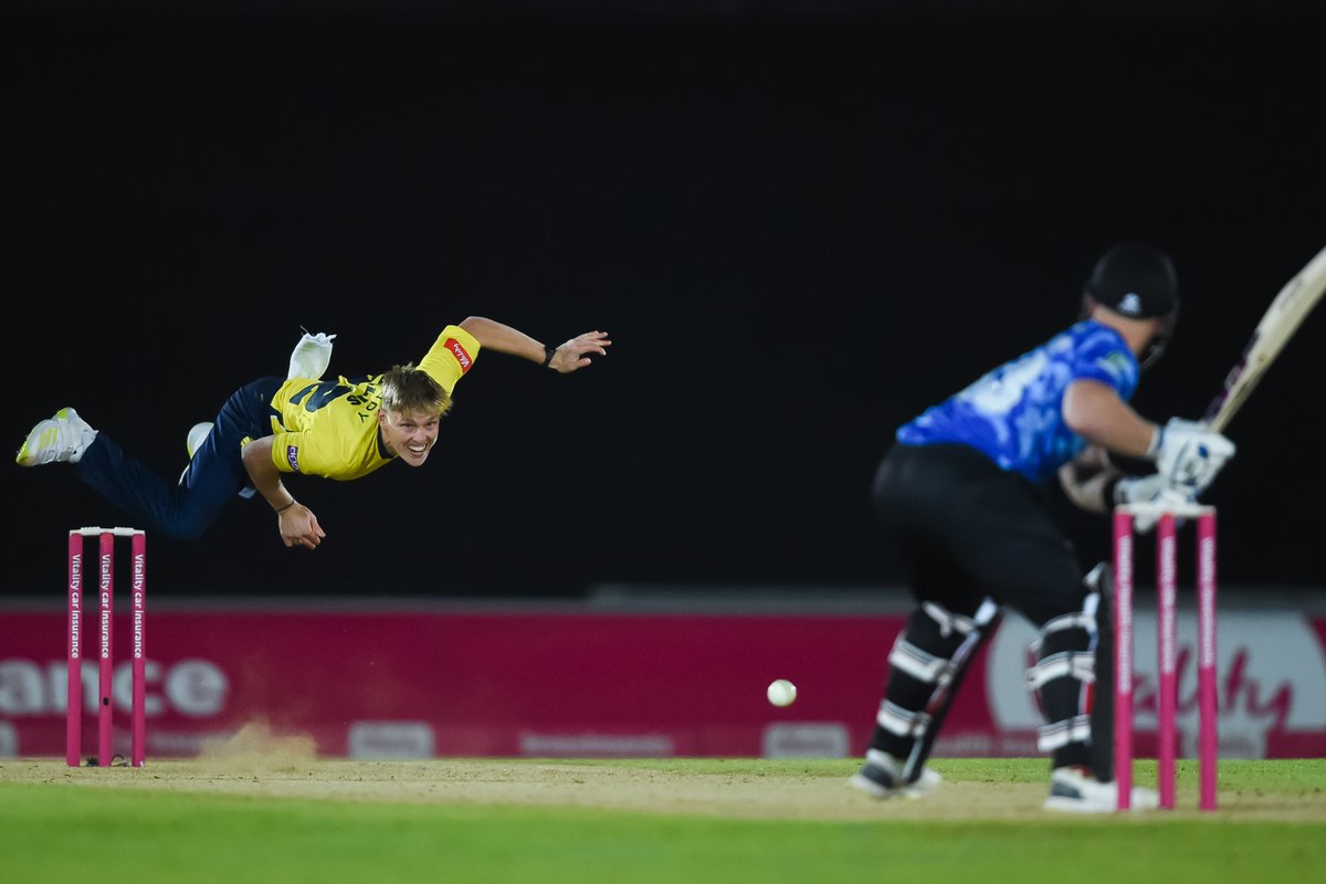 hantscricket's tweet image. Congratulations to @DaveVokesPhoto who was shortlisted for the 2022 @WisdenCricket Photograph of the Year with this shot of Nathan Ellis during last year's 'el clasicoast' 👏

Top work, Dave 📸