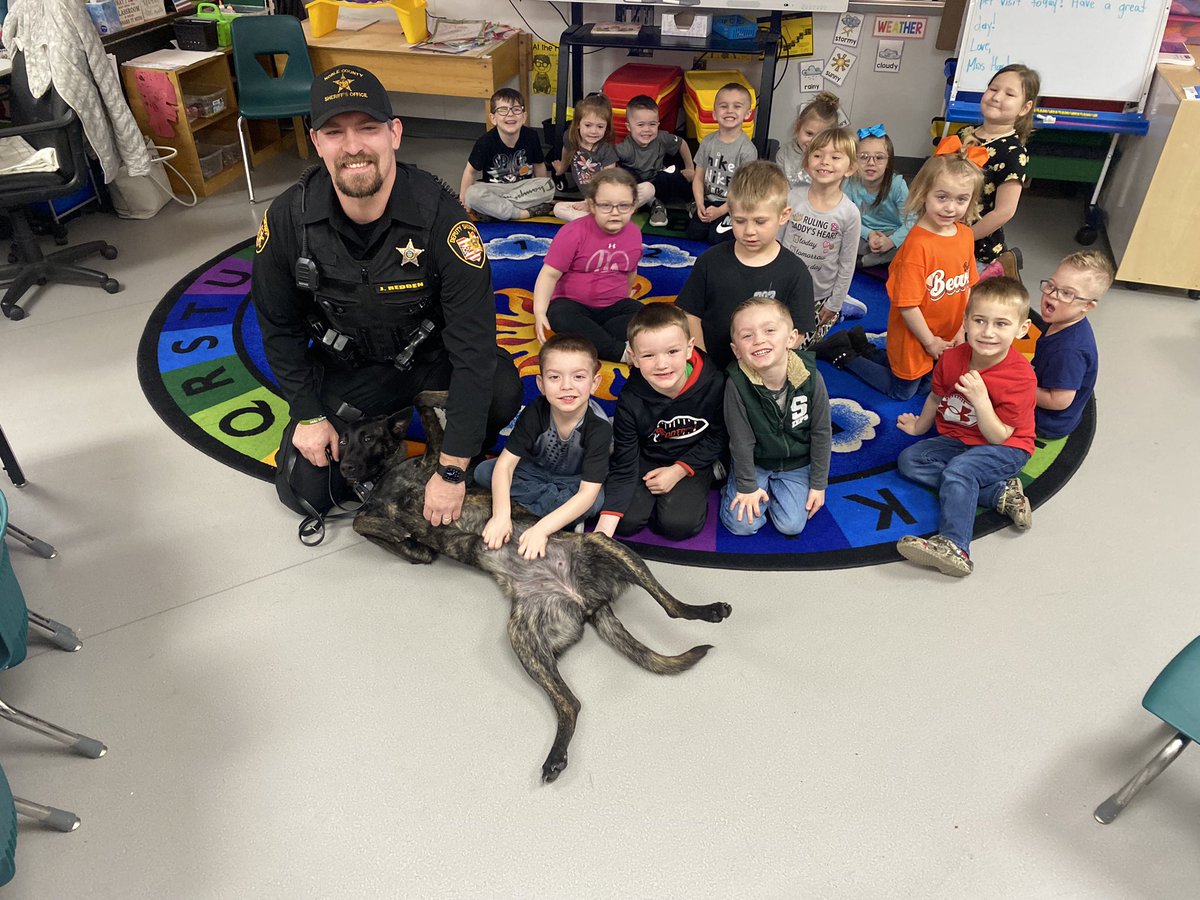 wwamiley5's tweet photo. We had a special visitor in Ms.Harding’s PreK- Ready class today as we are still learning about our pets and some of their jobs. 🤗Thank you to our Resource Officer Mitch and his dog Riley. ☺️@NobleLocal_SD @llalyssashea @Lowe_Crew5 @ShenandoahK8 https://t.co/eCH3cW8e4S