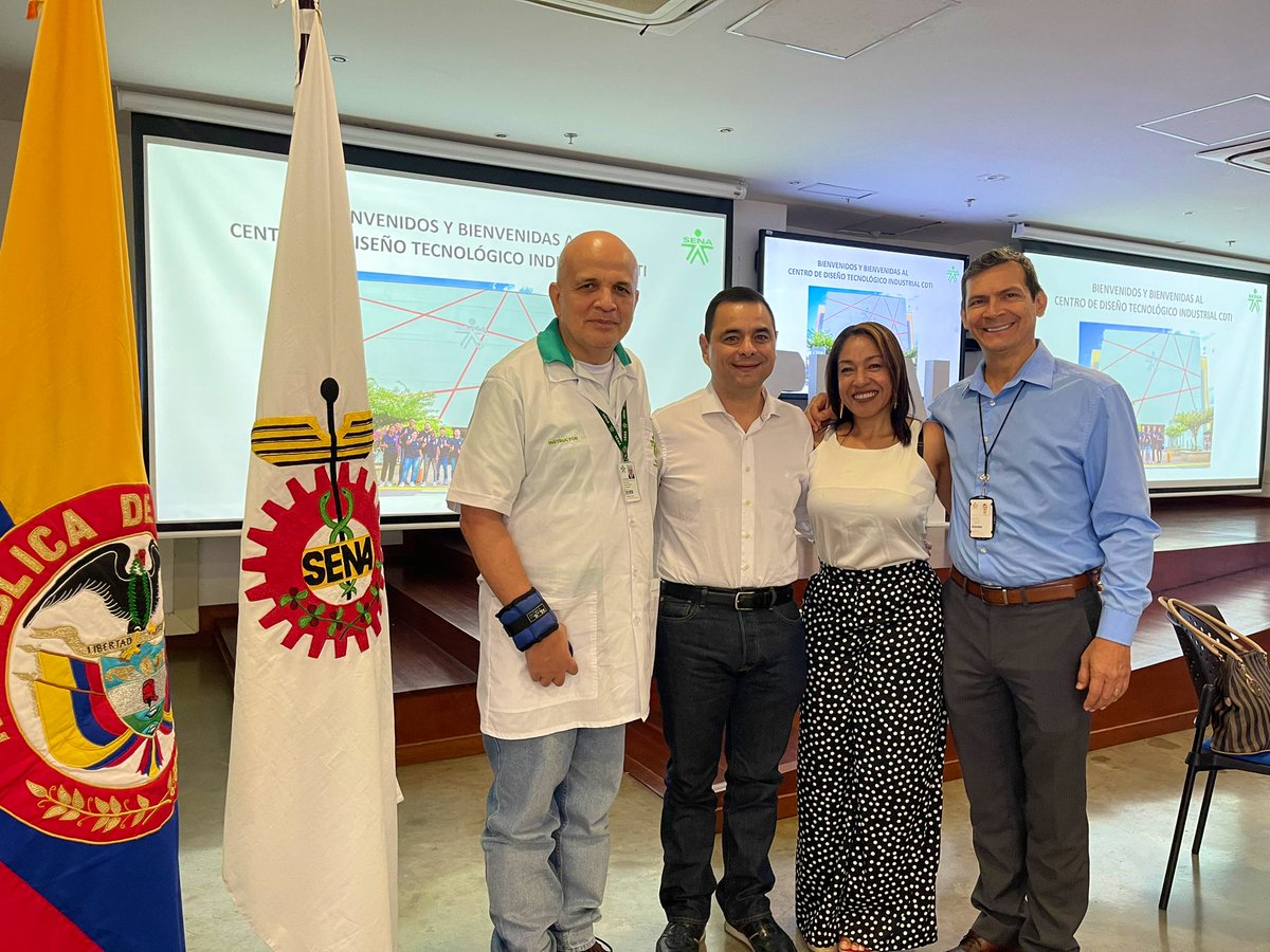 fjmurielandrade's tweet photo. "Felicito a todos los aprendices que hoy asumen este rol tan importe de ser Representantes. Jóvenes con liderazgo que trabajan por el bienestar de nuestra entidad". @SENA_RValle https://t.co/UqVM39pws2