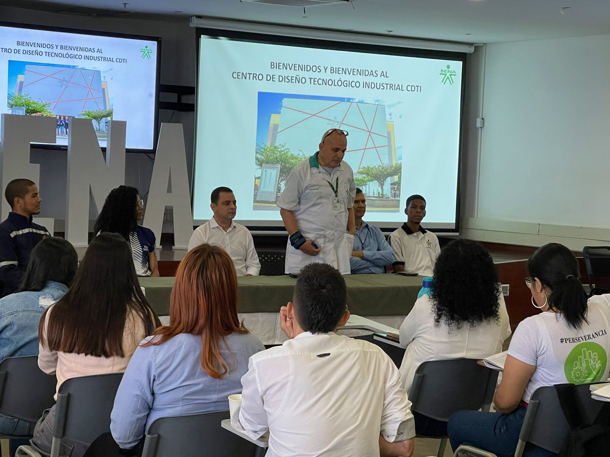 fjmurielandrade's tweet photo. "Felicito a todos los aprendices que hoy asumen este rol tan importe de ser Representantes. Jóvenes con liderazgo que trabajan por el bienestar de nuestra entidad". @SENA_RValle https://t.co/UqVM39pws2