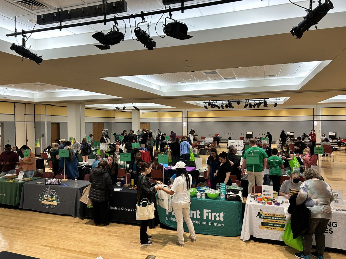RosePascarell's tweet photo. Mason’s Health and Fitness Fair is jammed!!! #wellbeing @HealthyMason https://t.co/Zj52PE4B3x