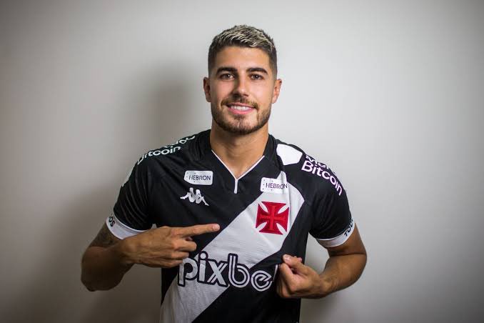 PomboMilGraau's tweet photo. ⚠️ MAIS UM CHUTE PRA FORA?

Pedro Raul, já tentou flertar com Key Alves pelo instagram, mas sem sucesso, errou mais uma.

a atleta brasileira é penaltisexual (gosta de quem acerta pênaltis) https://t.co/faTTrBX1SO