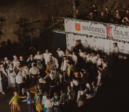 dantzan's tweet photo. Pastorala Bergaran, ezpata-dantza Ordizian, maskaradak Urdiñarben, dantza jaialdia Elgoibarren...  Bestalde, Donostian Maritzuli Konpainiaren eta Sestaon @euskolorak-en erakusketak irekiko dira. Hemen datozen egunetako dantza agenda:
https://t.co/dFFkDPj4zy https://t.co/uDkcQvndTn