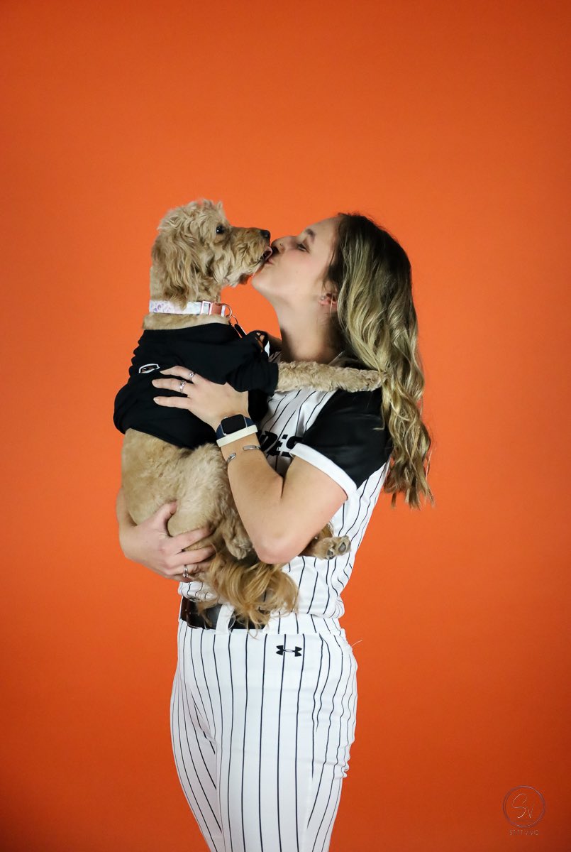 LourdesSoftball's tweet photo. Even though it’s not gameday today… doesn’t mean it’s not a good day! Happy National Puppy Day to some of our favorite pups on the team! We hope you get all your favorite treats in the world today🐶🐾🧡 https://t.co/znbj18RMtH