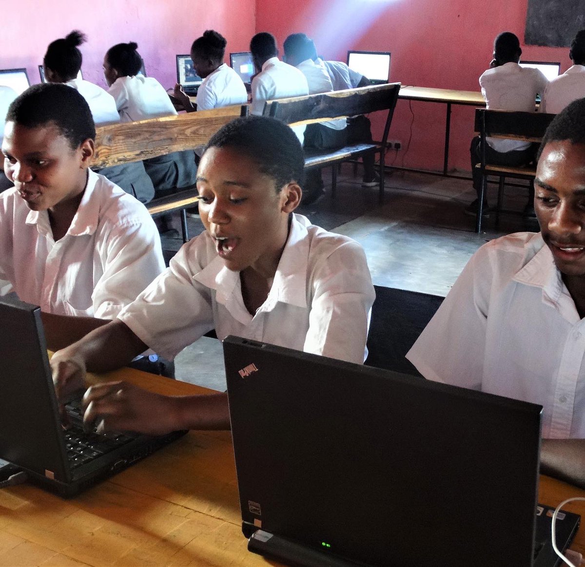 NightSkyFDN's tweet photo. Last week we provided the first part of a significant grant to @TuringTrust. They support education in sub-Saharan Africa by reusing computers &amp; improving teacher training with IT. Our grant will provide 400 reused computers to 20 Malawian schools to benefit 7000 students. 🖥️🌍🇲🇼 https://t.co/lBm6qm0UV0