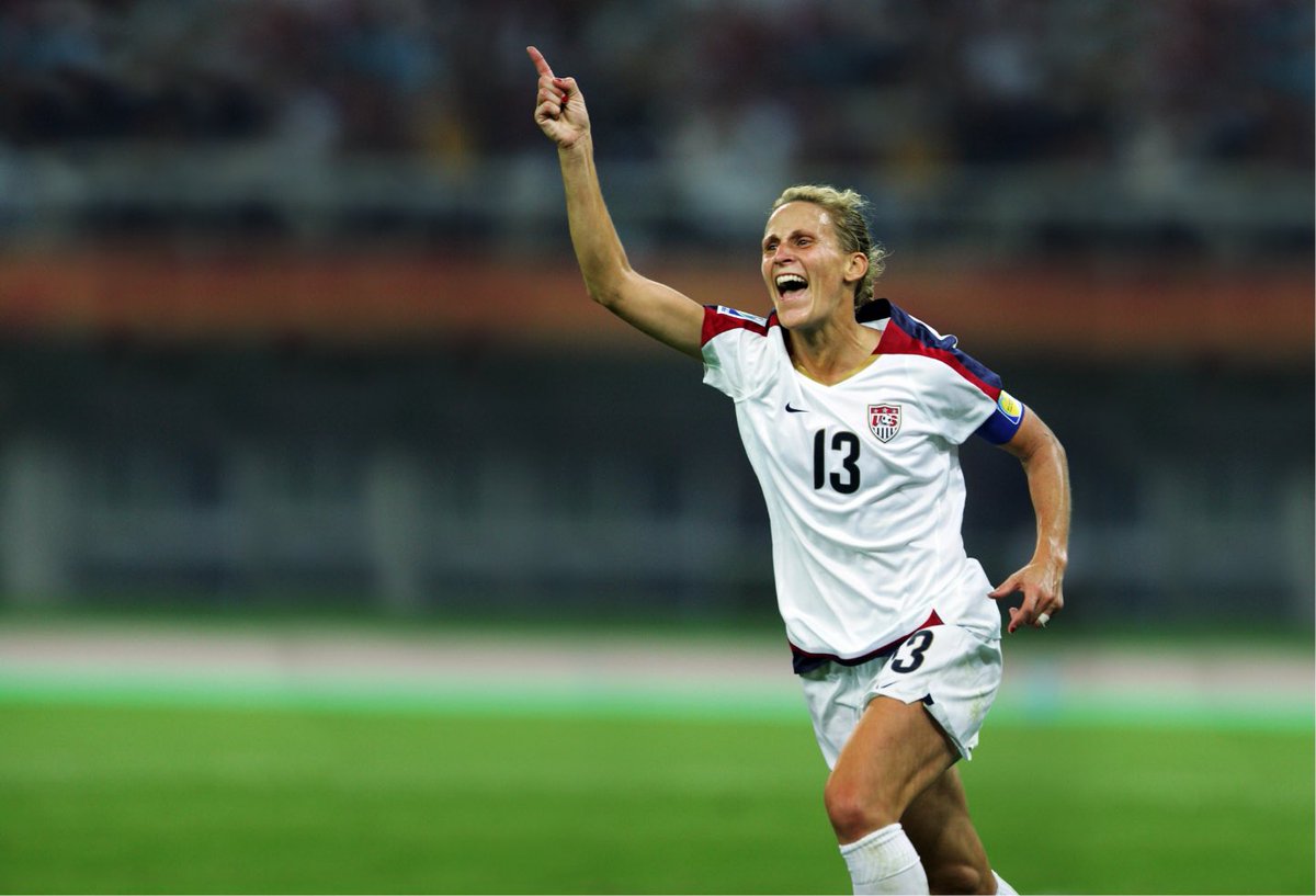 Aprovechando el récord de internacionalidades que hoy batirá Cristiano Ronaldo (197), me gustaría recordar las que suman:

▪️ Kristine Lilly (354)
▪️ Christine Sinclair (322)
▪️ Carli Lloyd (316)
▪️ Christie Pearce (311)

🔸 28 mujeres por encima de las 197 internacionalidades
