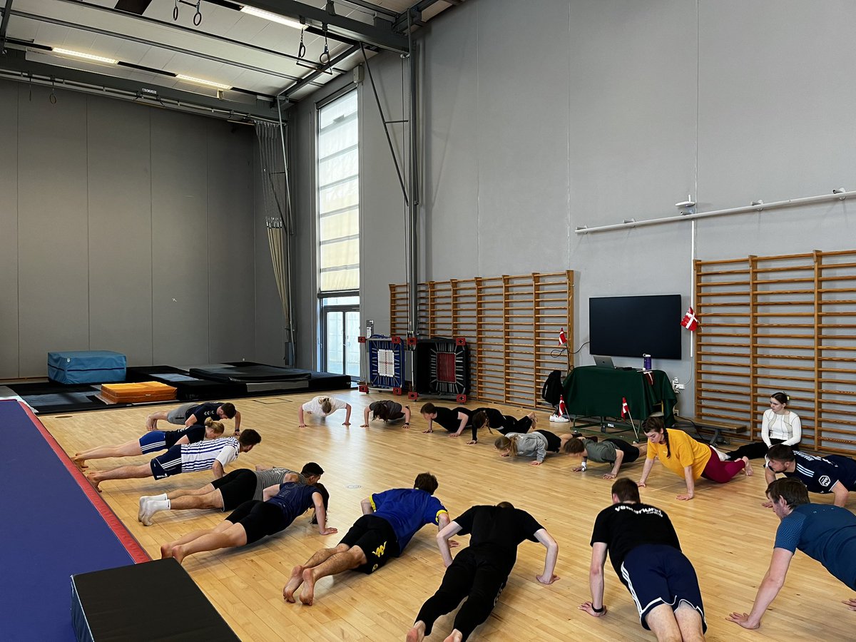 Signe Højbjerre (@signehoj) on Twitter photo Kan du undervise i spring? Det kan 72 af vores skønne studerende nu efter dagens festlige eksamen🤸🏻♀️ <a href="/SDUIOB/">Idræt og Biomekanik</a> Kan du undervise i spring? Det kan 72 af vores skønne studerende nu efter dagens festlige eksamen🤸🏻♀️ <a href="/SDUIOB/">Idræt og Biomekanik</a>