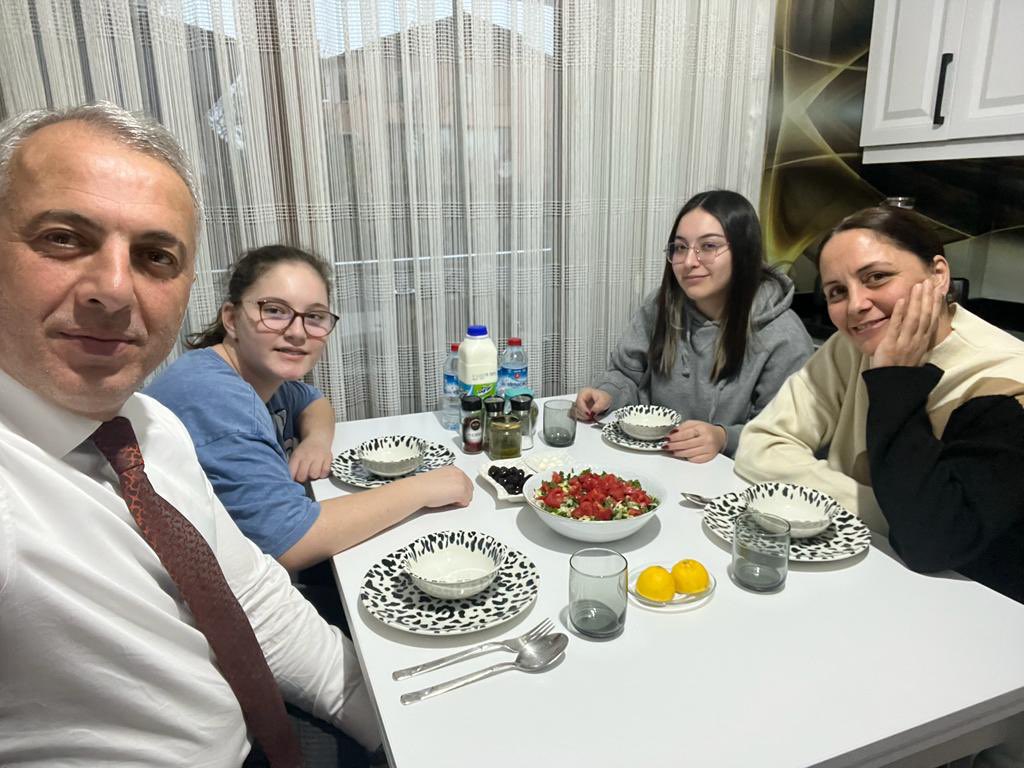 TurgutBabaoglu's tweet photo. İlk oruç, ilk iftar. Rabbim tuttuğumuz oruçlarımızı ve ettiğimiz tüm dualarımızı kabul eylesin 🤲

#Ramazan https://t.co/jkqp6MCaeI