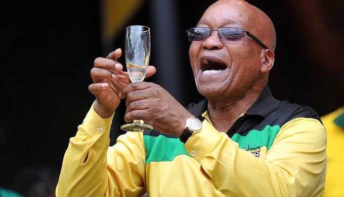 Jamani_Khanyi's tweet image. 🥂To us who are nobody on twitter 🤭