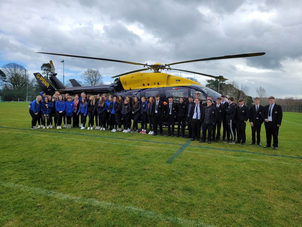 Always great to see @PSNIAirSupport at Newforge and the students enjoyed getting up close and chatting with the crew.