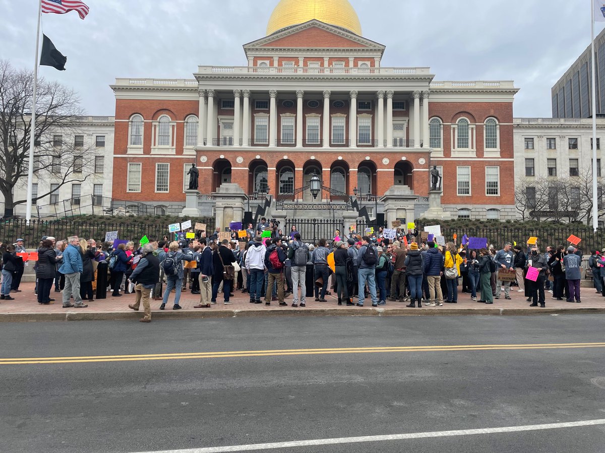 We have made our way to the statehouse steps! Come support!