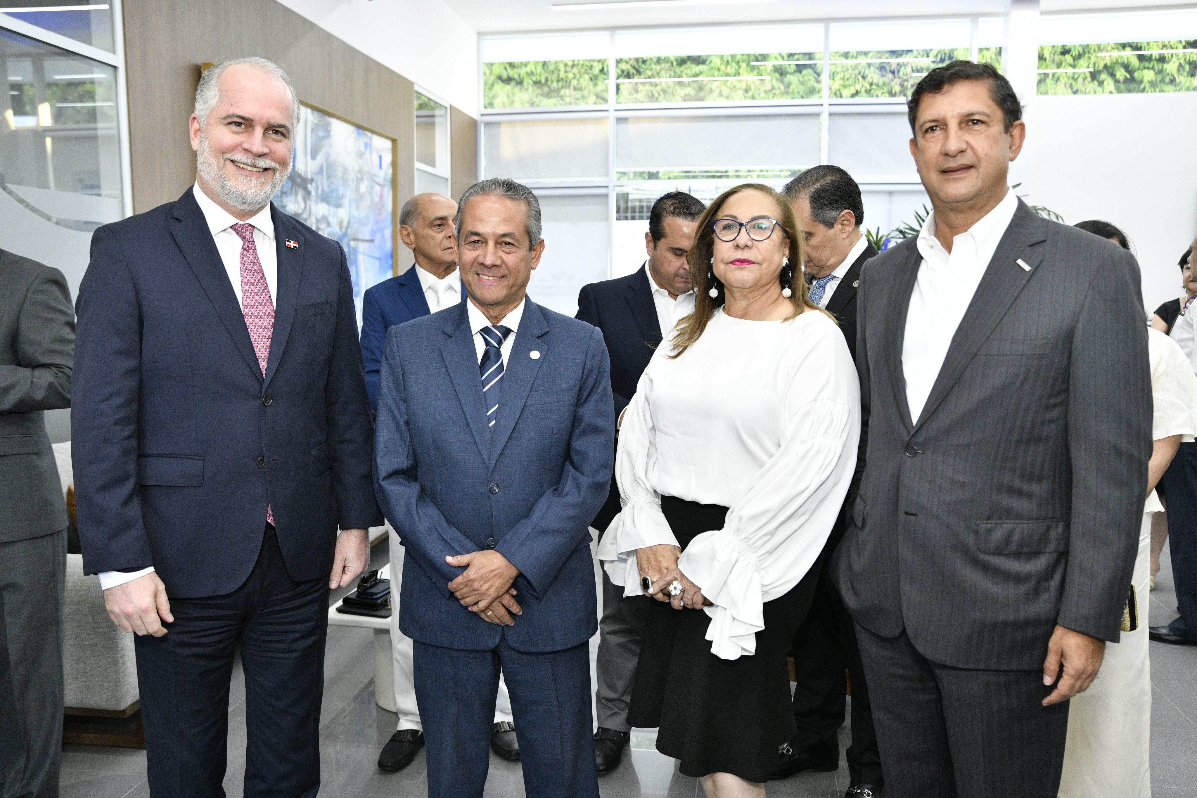 El evento contó con la presencia del Superintendente de Bancos, Alejandro Fernández W.; la gobernadora provincial Rosa Santos; así como asociados, clientes y representantes del empresariado de la provincia.