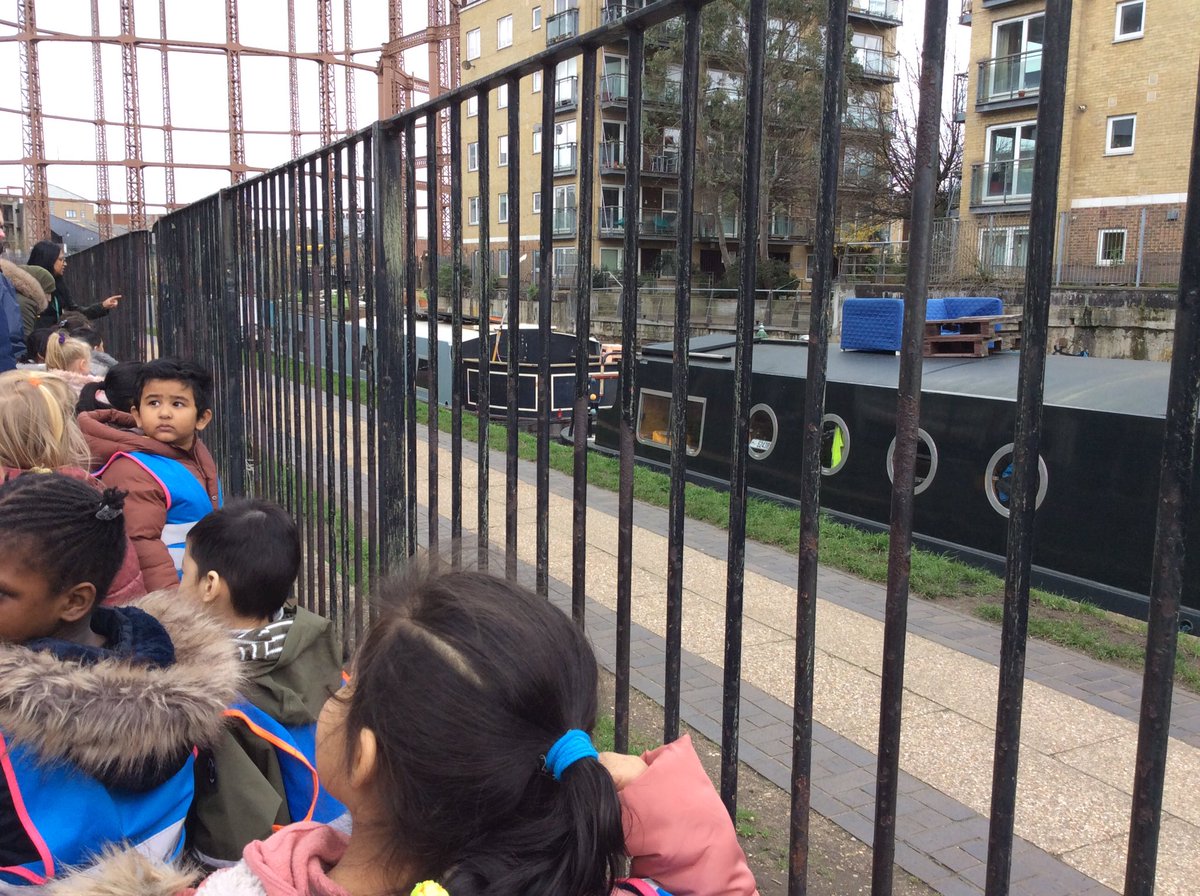 Nursery went on a canal walk as part of our topic ‘Out and About’. We saw different coloured boats with names on them. We even saw joggers, dogs and cyclists on the tow path! ⛵️