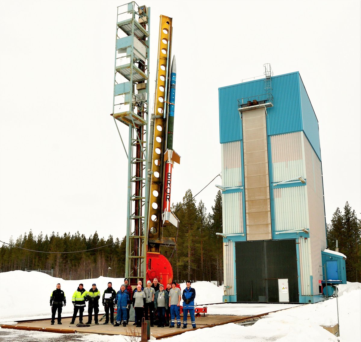 SSCspace's tweet photo. The BROR rocket stands ready on the launch pad. T-2 hours until launch 🔥 In the meanwhile, read more about the mission at: https://t.co/MXXpp0l9Lt
#BRORkiruna #Esrange #Aurora #AuroraBorealis #NorthernLights https://t.co/t0DLxhnspY