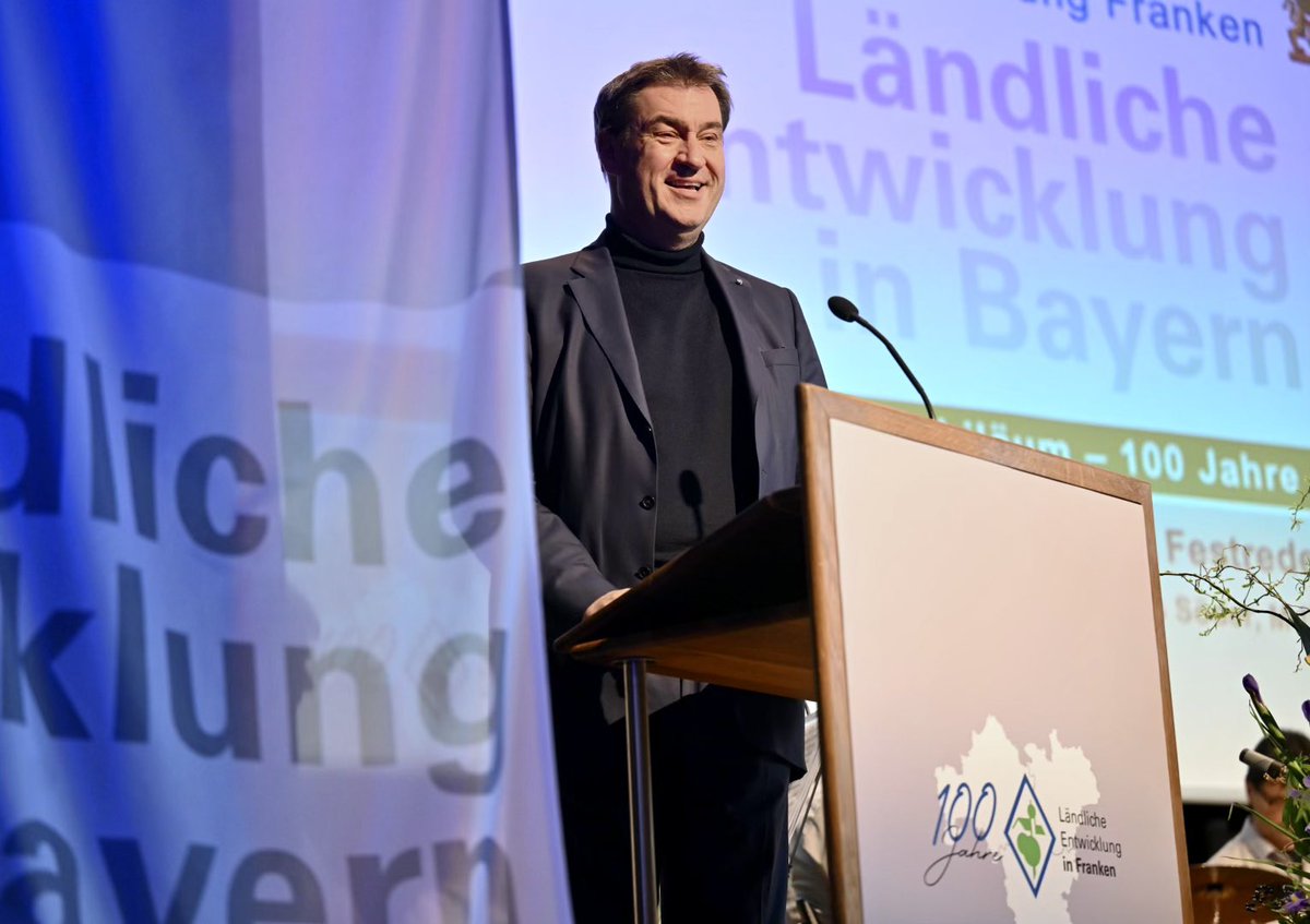 Markus_Soeder's tweet photo. Bayern steht zum ländlichen Raum: 100 Jahre Ämter für Ländliche Entwicklung #Franken in Iphofen im Kreis Kitzingen. Ländlicher Raum ist #Zukunftsraum und Seele Bayerns. Wir sorgen für gute medizinische Versorgung, stärken regionale Landwirtschaft und bringen Digitalisierung voran https://t.co/91RPukuCkt