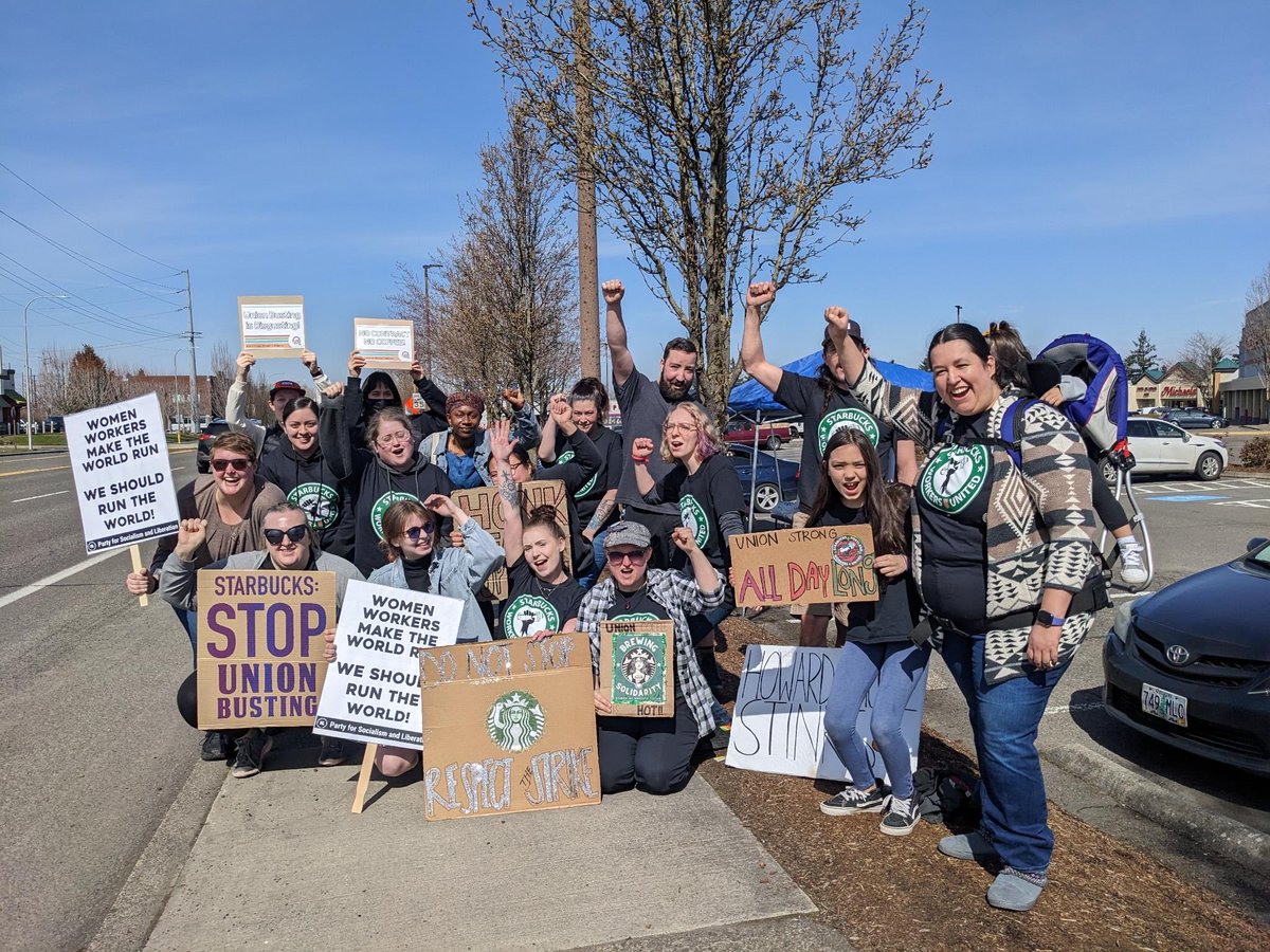 jamiep72061's tweet photo. 115 Starbucks stores on strike yesterday, six in the Portland area, demanding the company bargain in good faith, stop firing union organizers and closing union shops.  Sign up for Starbucks Workers United solidarity actions  https://t.co/vdAih5oi98 https://t.co/guMqrKjDEb