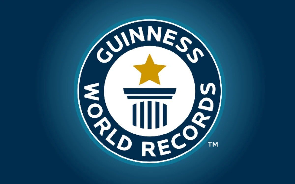 choquei's tweet photo. 🚨FAMOSOS: Guiness World Records elege The Weeknd como o artista mais popular do mundo. https://t.co/PL8zCrPIDX