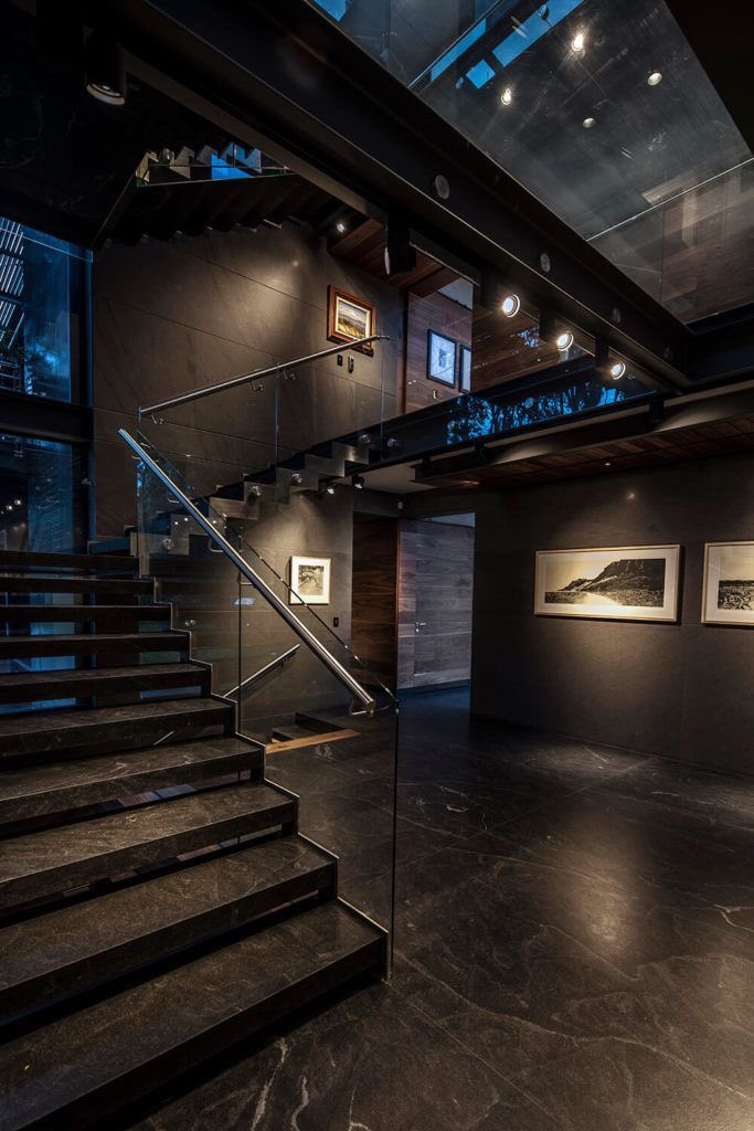 lNTERlORHUB's tweet photo. all black interior >>> https://t.co/4XzTpEEgih
