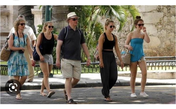 Guietika's tweet image. Mi queja es que en Oaxaca y las ciudades bonitas del país lleguen extranjeros a radicar y ya todo sea más caro para la gente local y aparte visualmente adaptarnos a ellos. Gentrificación. 😠🤬

 #PoderosoQuejumbroso