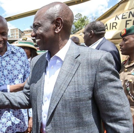 lillian_owinga's tweet photo. This is Ruto today in Kisii. Is this slow Puncture or the Gods are not happy? Kiulizo tu. https://t.co/rTv9rPcCWE