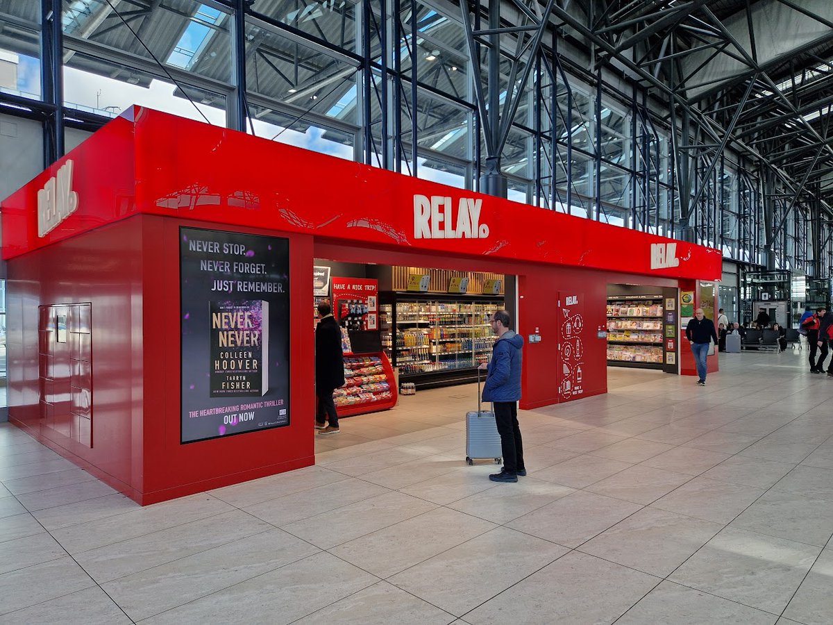 HarperReach's tweet image. #NeverNever is drawing eyes at Prague Airport this month! @HQstories