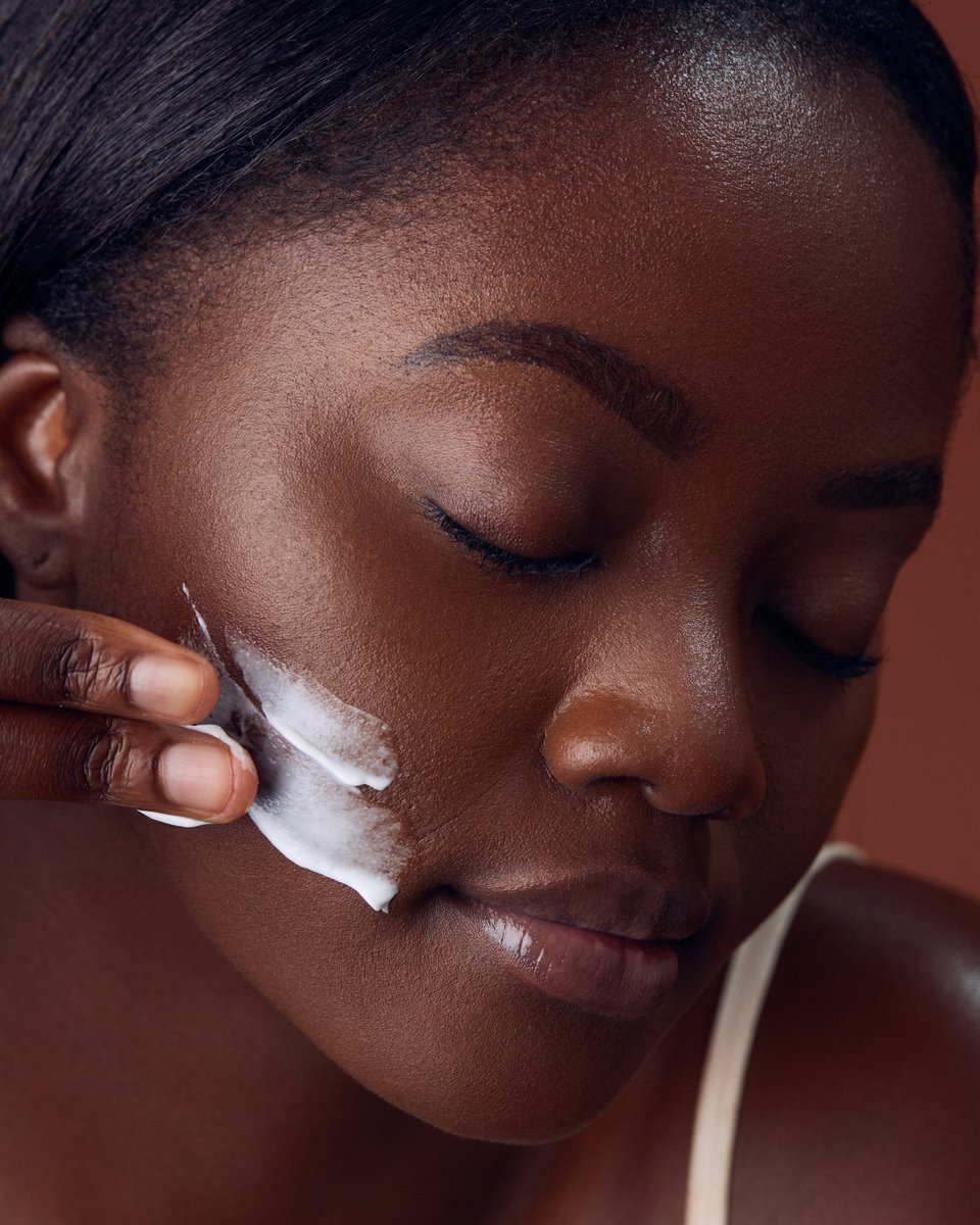 eleventh_space's tweet photo. Discover the power of natural ingredients and stunning visuals.
A match made in heaven!😍

Your skin deserves the very best and so do your eyes🤩
We've got what you looking for!😎💯

#photography #lighting #skincare #beautyindustry #skincarebranding #accra #Ghana https://t.co/YN4O72VJ14
