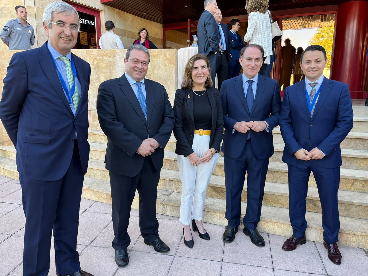 SGR_Garantia's tweet photo. Hoy en @SGR_Garantia hemos asistido a la Asamblea General de la Confederación de Empresarios de Andalucía @CEAes_ . En el encuentro hemos podido departir sobre la marcha de nuestra economía con @JuanMa_Moreno y la consejera @EmpleoJunta, Rocío Blanco.
👉https://t.co/8yDi8ZThTc https://t.co/Rgxg6HscSp