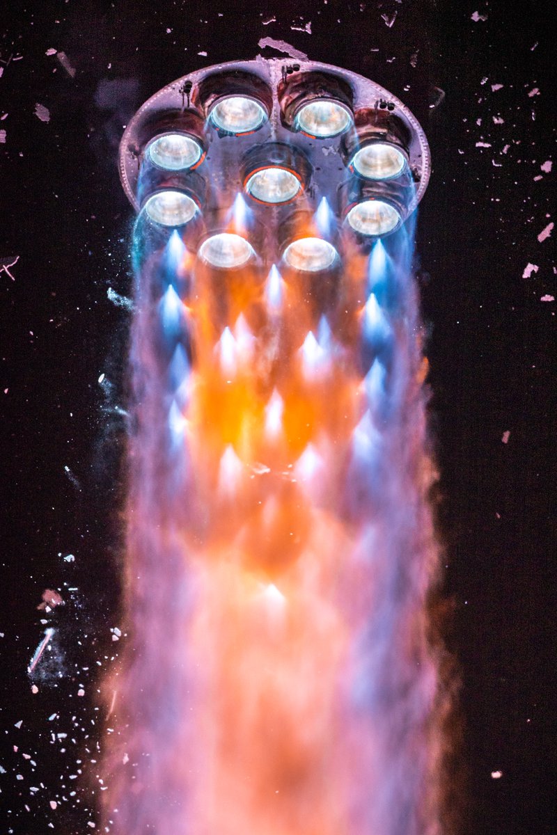 TrevorMahlmann's tweet photo. Terran 1 lifting off from LC-16 under nine @relativityspace Aeon 1 methalox rocket engines🔥

Mach diamonds aplenty &amp; ice cascading all around from the cryo🤩❤️‍🔥 https://t.co/Fd31gwqeeS