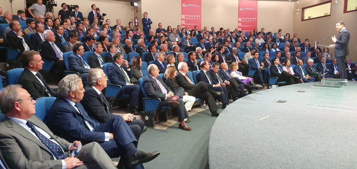 SGR_Garantia's tweet photo. Hoy en @SGR_Garantia hemos asistido a la Asamblea General de la Confederación de Empresarios de Andalucía @CEAes_ . En el encuentro hemos podido departir sobre la marcha de nuestra economía con @JuanMa_Moreno y la consejera @EmpleoJunta, Rocío Blanco.
👉https://t.co/8yDi8ZThTc https://t.co/Rgxg6HscSp