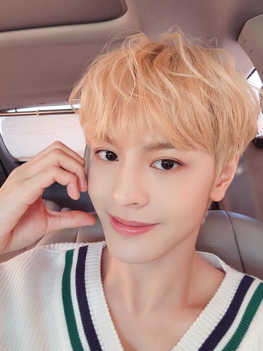 xuddana's tweet photo. Boys planet me ha mostrado que para debutar en esta industria se requiere mucha perseverencia. Hong Hai entrenó durante 3 años en un país que no conocía... en fin, él pasó por muchas dificultades. Espero mucho su debut, se merece lo mejor 😊
#당홍하이 #DANGHONGHAI #AlwaysWithDHH https://t.co/PFYGWd4CU9